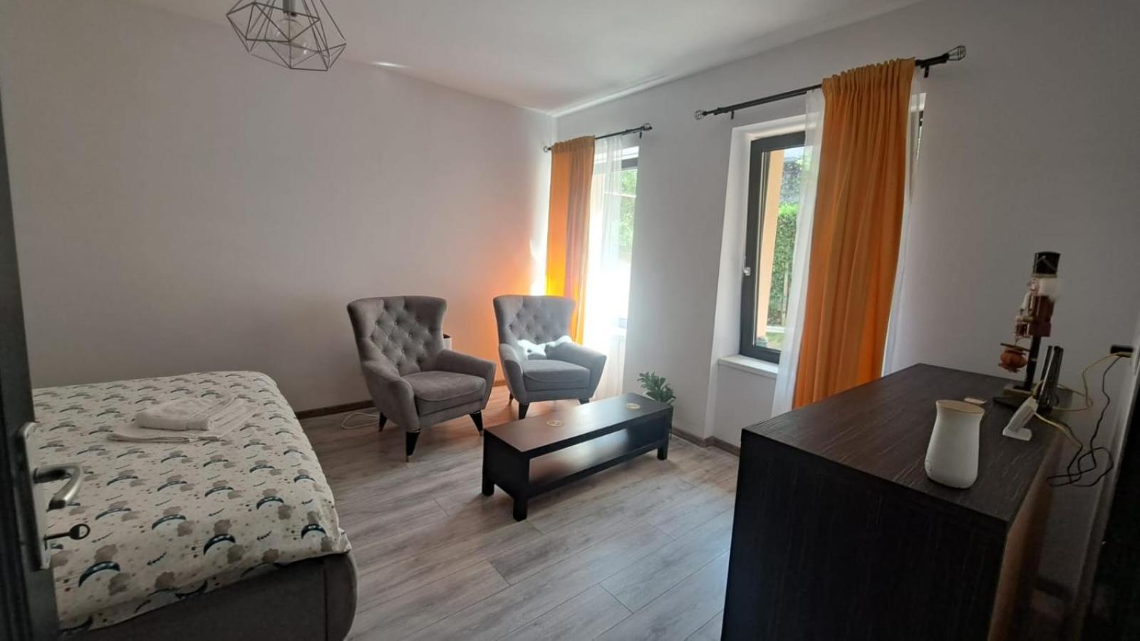 Cosy Studio In The Heart Of Braşov Exterior foto